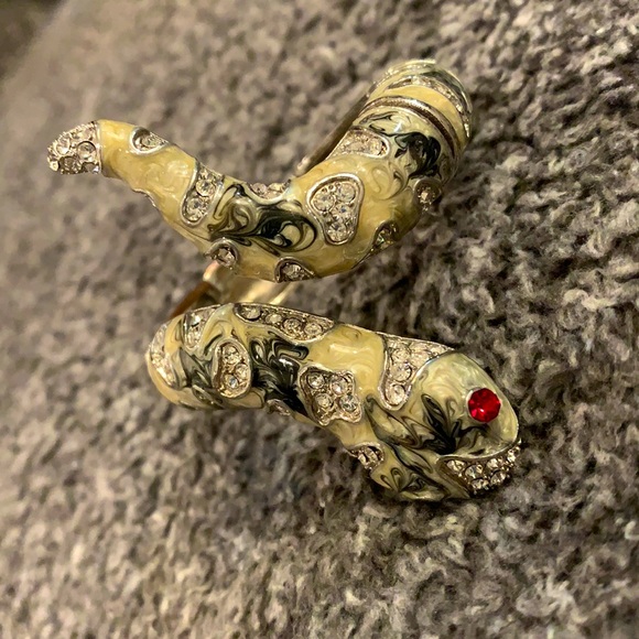 Beautiful Snake Bracelet - Picture 1 of 7